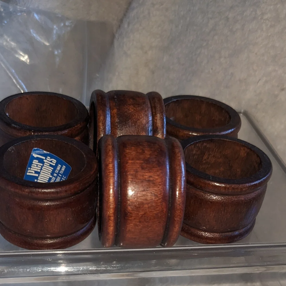 Pier 1 Imports Set‎ of 6 Wooden Napkin Rings, Dark brown